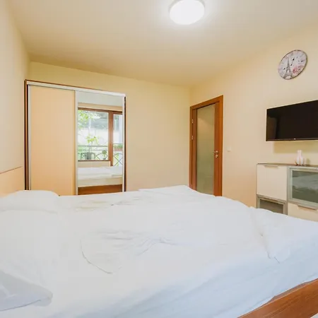 Family Garden In Complex Iglika With Available Parking Apartament Nisipurile de Aur