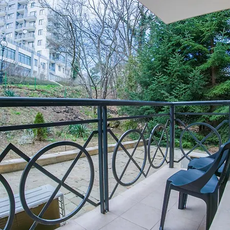 Family Garden In Complex Iglika With Available Parking Apartament